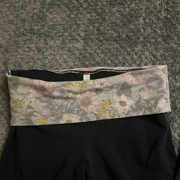 Black Fold Over Yoga Pants with Floral Waistband HOLD - Picture 2 of 4